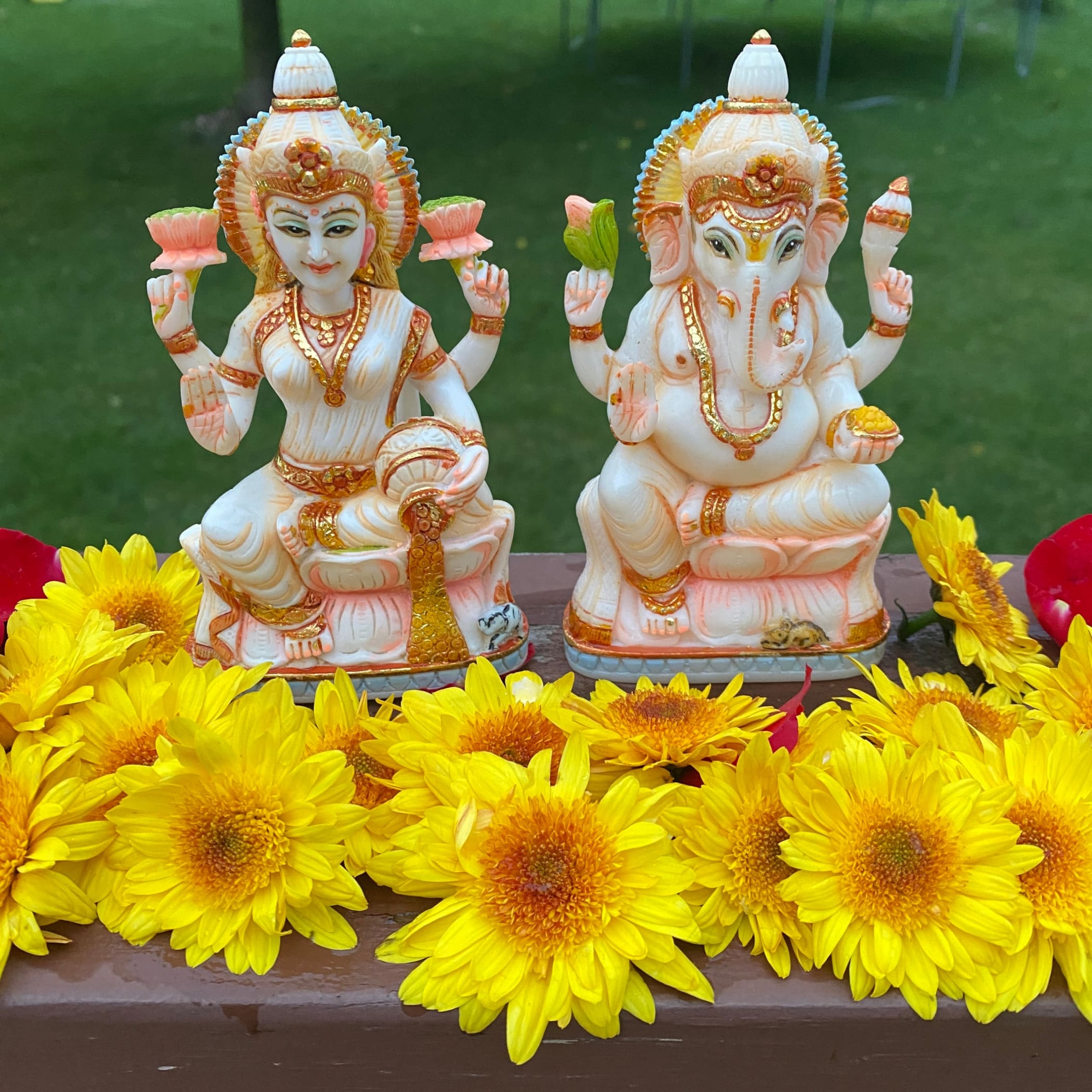 Laxmi and ganesha idol pair altar deity ganesh ganapati